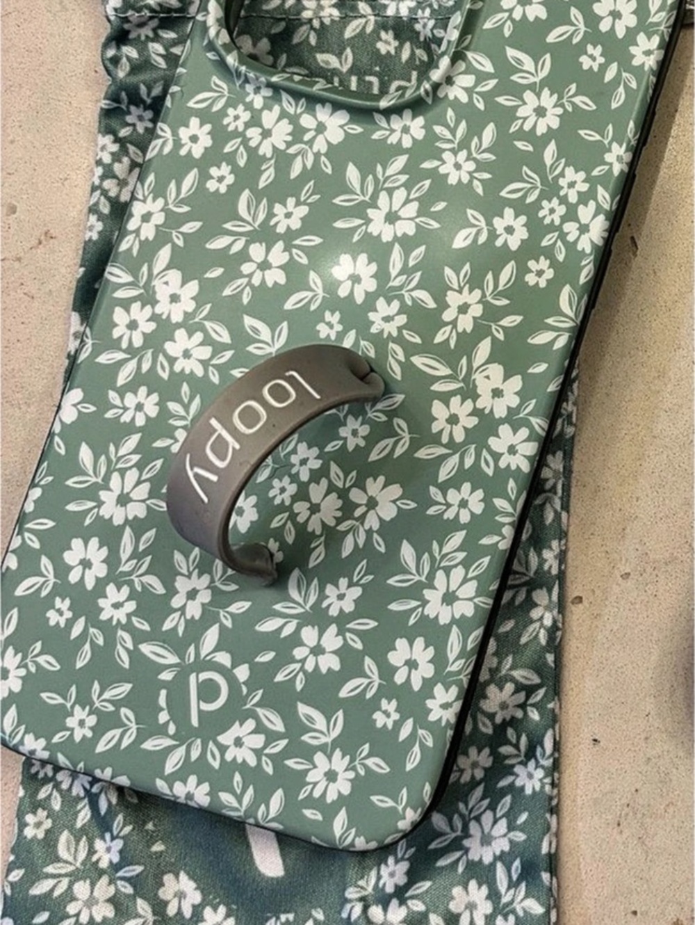 Loopy Floral Phone Case with in Green & White. iPhone 16 Pro Max (Lefty)